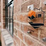 Dawn House - Wyndale Living -Bham Jq 3Br Townhouse